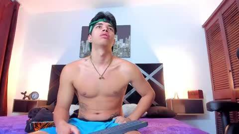 Snapshot of grey_noa22 chatting on 04-21-26, 12:33 Benjamin online show from 04-21-26, 12:33