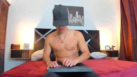 Snapshot of grey_noa22 chatting on 04-23-26, 01:02 Benjamin online show from 04-23-26, 01:02