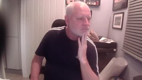 Snapshot of greyfox_6000 chatting on 02-18-25, 11:19 greyfox_6000 online show from 02-18-25, 11:19