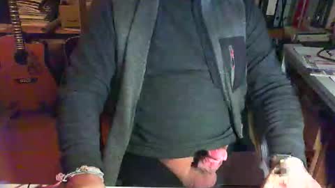 greyhounddog online show from 11-29-25, 05:27