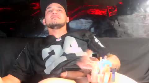 Snapshot of gripthahips chatting on 02-11-25, 10:15 Gripthahips online show from 02-11-25, 10:15