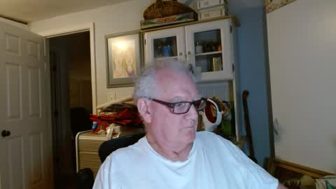 Snapshot of gspotlover1 chatting on 06-20-26, 08:28 Horny Daddy online show from 06-20-26, 08:28