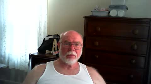 Snapshot of gtnolder60 chatting on 06-08-26, 12:49 Gary online show from 06-08-26, 12:49
