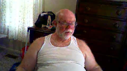 Snapshot of gtnolder60 chatting on 06-10-26, 01:32 Gary online show from 06-10-26, 01:32