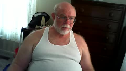 Snapshot of gtnolder60 chatting on 06-12-26, 03:55 Gary online show from 06-12-26, 03:55