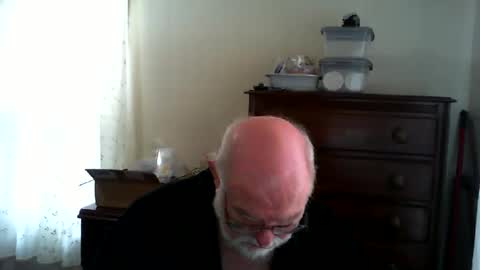 Snapshot of gtnolder60 chatting on 08-06-26, 12:40 Gary online show from 08-06-26, 12:40