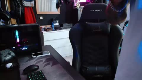 Guayaco  online show from 11-17-25, 08:03