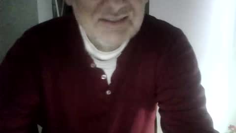 Snapshot of guide2 chatting on 11-26-25, 10:27 Dislove online show from 11-26-25, 10:27