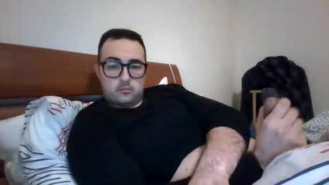 Snapshot of gullit93 chatting on 02-18-26, 08:05 gullit93 online show from 02-18-26, 08:05