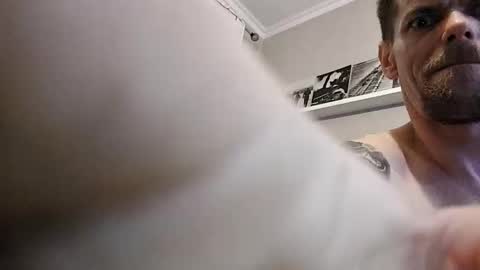 Snapshot of gunnarssonbenni33 chatting on 02-15-26, 09:33 gunnarssonbenni33 online show from 02-15-26, 09:33