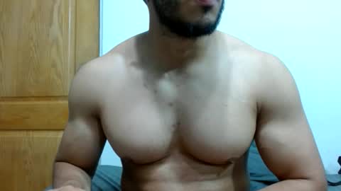 Snapshot of gurushake chatting on 10-07-25, 01:58 holl latino online show from 10-07-25, 01:58