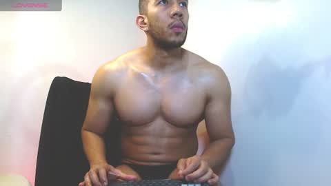 Snapshot of gurushake chatting on 07-12-26, 07:05 holl latino online show from 07-12-26, 07:05