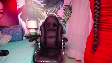 Snapshot of gurvinderr chatting on 02-06-25, 02:11 Hushaima Gur online show from 02-06-25, 02:11