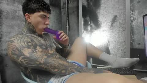Snapshot of gury_tattoo chatting on 05-14-26, 08:15 Gury online show from 05-14-26, 08:15