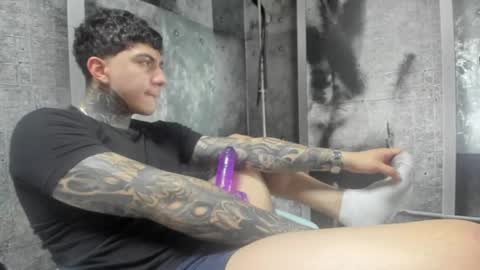 Snapshot of gury_tattoo chatting on 05-15-26, 07:32 Gury online show from 05-15-26, 07:32