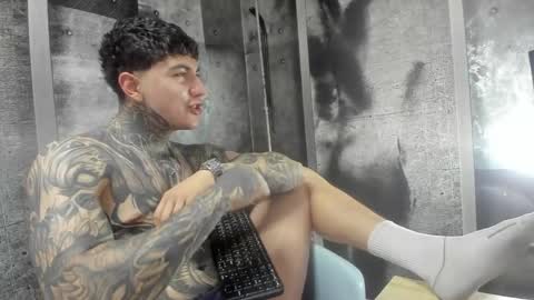 Snapshot of gury_tattoo chatting on 05-19-26, 07:09 Gury online show from 05-19-26, 07:09