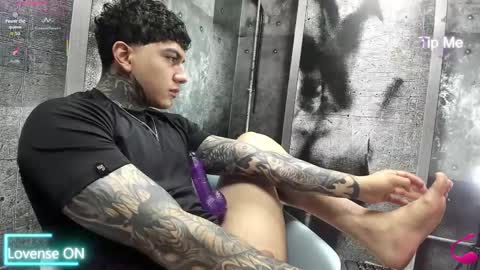Snapshot of gury_tattoo chatting on 05-30-26, 04:59 Gury online show from 05-30-26, 04:59