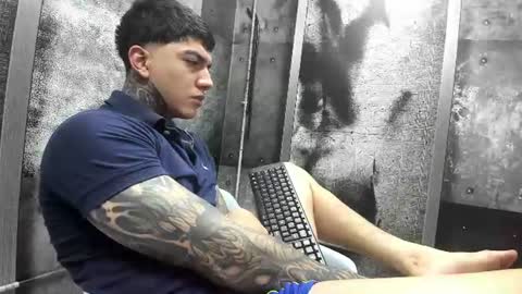 Snapshot of gury_tattoo chatting on 06-12-26, 11:35 Gury online show from 06-12-26, 11:35