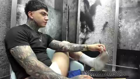 Snapshot of gury_tattoo chatting on 06-19-26, 08:56 Gury online show from 06-19-26, 08:56
