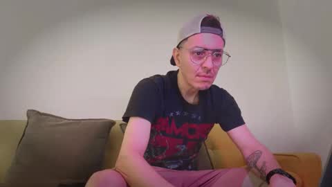 Snapshot of guselectric chatting on 09-22-25, 01:13 GUS online show from 09-22-25, 01:13