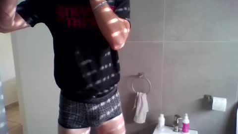 Snapshot of guy2015big chatting on 09-23-25, 02:53 Flo online show from 09-23-25, 02:53