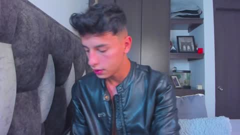 Snapshot of guy_twinks chatting on 01-13-25, 11:17 Gabriel online show from 01-13-25, 11:17