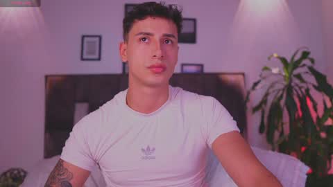 Snapshot of guy_twinks chatting on 08-05-26, 04:37 Gabriel online show from 08-05-26, 04:37