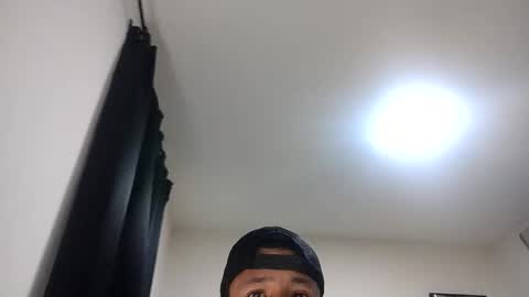 Snapshot of guykarim chatting on 05-03-26, 02:17 karim online show from 05-03-26, 02:17
