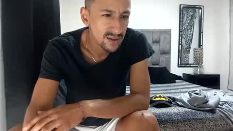 Snapshot of guykarim chatting on 05-09-26, 04:17 karim online show from 05-09-26, 04:17