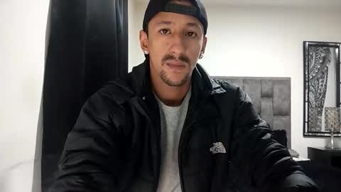 Snapshot of guykarim chatting on 06-01-26, 12:56 karim online show from 06-01-26, 12:56