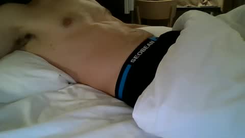 Snapshot of guywa chatting on 02-12-25, 07:55 Drake online show from 02-12-25, 07:55