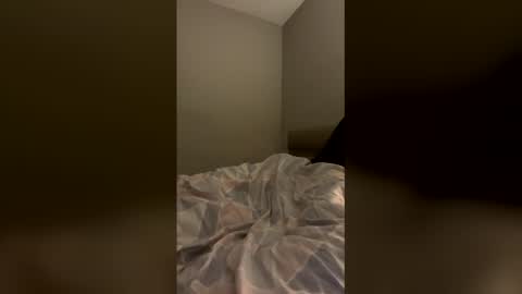 Snapshot of guyzill256 chatting on 01-10-26, 06:09 Workmans cam online show from 01-10-26, 06:09