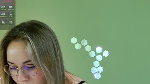 Snapshot of gwen_lady chatting on 01-16-25, 03:02 Sweety Kitty online show from 01-16-25, 03:02