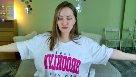 Snapshot of gwen_lady chatting on 01-27-25, 04:01 Sweety Kitty online show from 01-27-25, 04:01