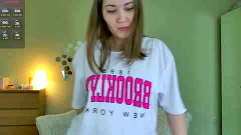 Snapshot of gwen_lady chatting on 01-31-25, 01:54 Sweety Kitty online show from 01-31-25, 01:54