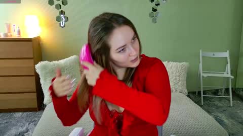 Snapshot of gwen_lady chatting on 03-05-25, 10:11 Sweety Kitty online show from 03-05-25, 10:11