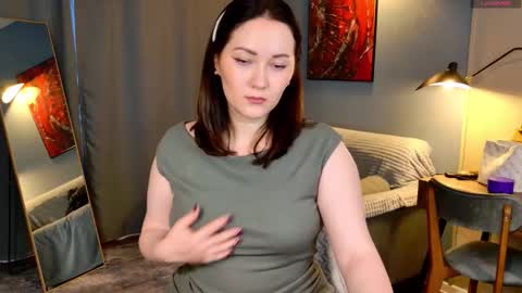 Snapshot of gwen_lady chatting on 11-08-25, 01:00 Sweety Kitty online show from 11-08-25, 01:00