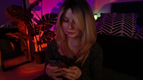 gwenhilton online show from 01-22-25, 05:37