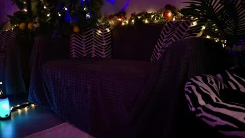 gwenhilton online show from 02-15-25, 08:54