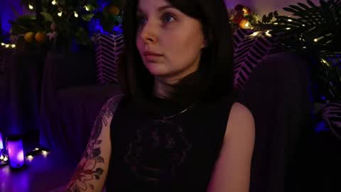 gwenhilton online show from 02-25-25, 05:52