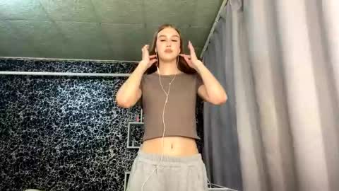 Gwen online show from 10-03-25, 08:06