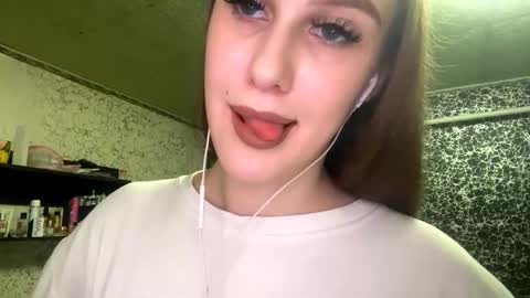 Gwen online show from 10-13-25, 08:42