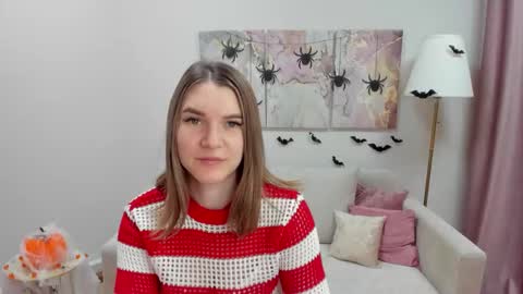 Snapshot of gwensmitt chatting on 10-31-25, 11:50 gwensmitt online show from 10-31-25, 11:50