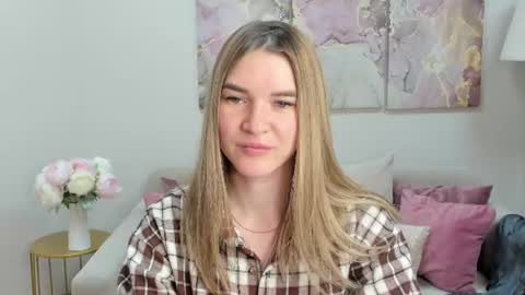 Snapshot of gwensmitt chatting on 06-11-26, 10:19 gwensmitt online show from 06-11-26, 10:19