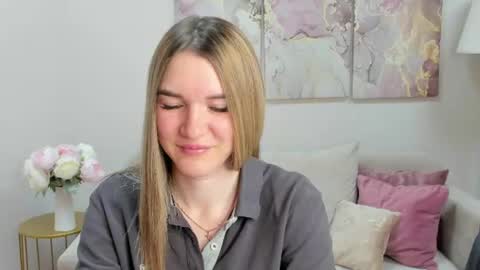 Snapshot of gwensmitt chatting on 06-13-26, 10:08 gwensmitt online show from 06-13-26, 10:08