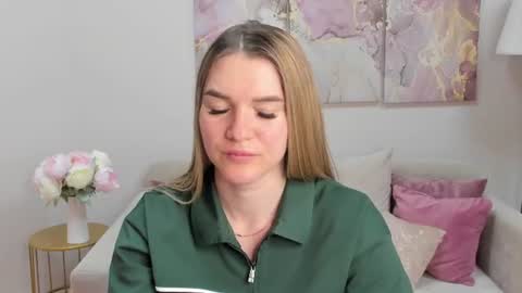 Snapshot of gwensmitt chatting on 06-15-26, 10:01 gwensmitt online show from 06-15-26, 10:01