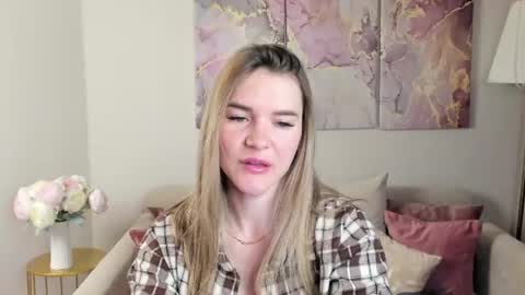Snapshot of gwensmitt chatting on 06-22-26, 09:56 gwensmitt online show from 06-22-26, 09:56
