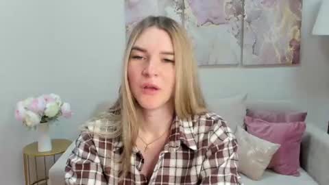 Snapshot of gwensmitt chatting on 06-28-26, 09:43 gwensmitt online show from 06-28-26, 09:43