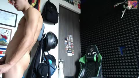 Snapshot of gymbro42 chatting on 05-19-26, 05:08 Gymbro42 online show from 05-19-26, 05:08