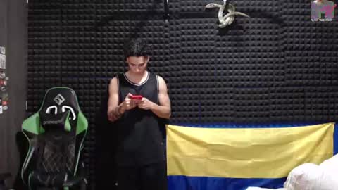 Snapshot of gymbro42 chatting on 07-11-26, 12:57 Gymbro42 online show from 07-11-26, 12:57